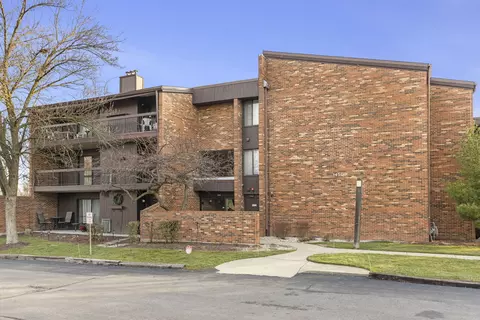 14509 Sussex Ct #M4, Oak Forest, IL 60452