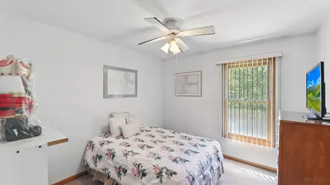 Bedroom - 402 Hillandale Dr, Bartlett, IL 60103 photo 1 of 5