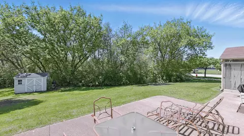 Exterior - 402 Hillandale Dr, Bartlett, IL 60103 photo 4 of 4