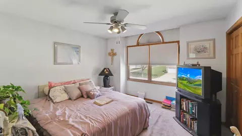 Bedroom - 402 Hillandale Dr, Bartlett, IL 60103 photo 5 of 5