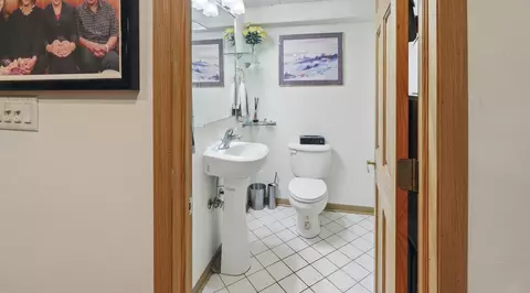 Bath - 402 Hillandale Dr, Bartlett, IL 60103 photo 2 of 3