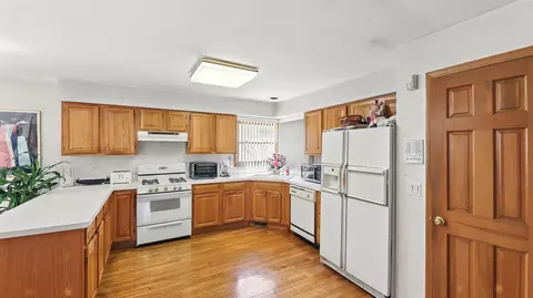 Kitchen - 402 Hillandale Dr, Bartlett, IL 60103 photo 2 of 2