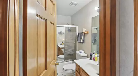 Bath - 402 Hillandale Dr, Bartlett, IL 60103 photo 3 of 3
