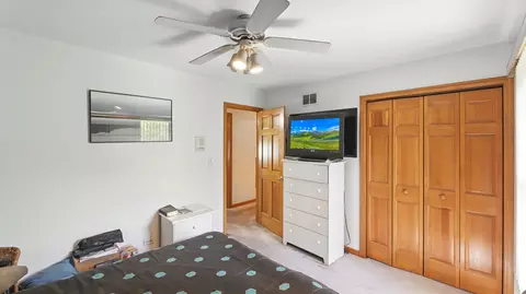 Bedroom - 402 Hillandale Dr, Bartlett, IL 60103 photo 4 of 5