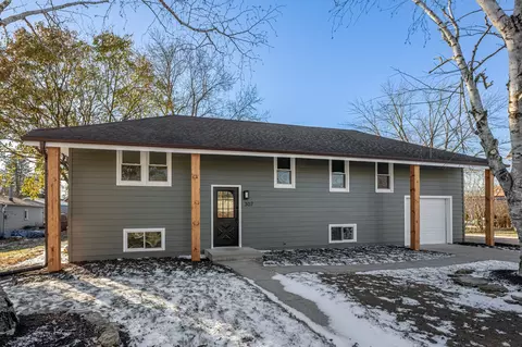 307 Elgin St, Cherry Valley, IL 61016 photo 5