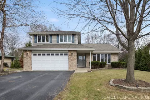 26 Blackhawk Dr, Schaumburg, IL 60193