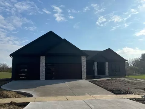 606 Beacon Hill Cir, Urbana, IL 61802