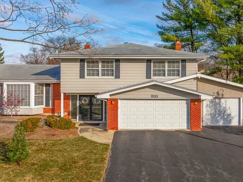 2111 N Burke Dr, Arlington Heights, IL 60004