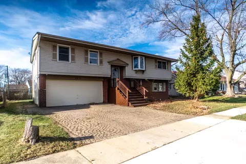404 Holly Dr, Streamwood, IL 60107