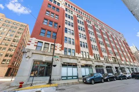 732 S Financial Pl #215, Chicago, IL 60605
