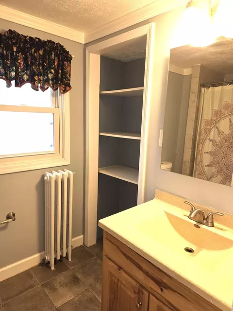 Bath - 1134 Ruby St, Belvidere, IL 61008 photo 1 of 2