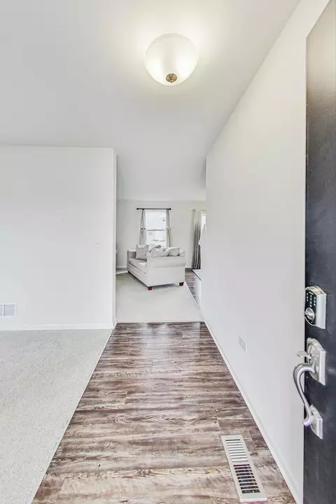 921 Sharp Dr, Plano, IL 60545 photo 5