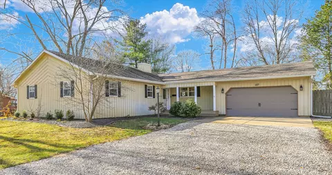 107 Timberview Dr, Mahomet, IL 61853