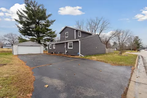 801 Evans Ave, Machesney Park, IL 61115