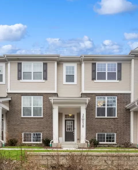 30 W028 Brayman Ct, Warrenville, IL 60563