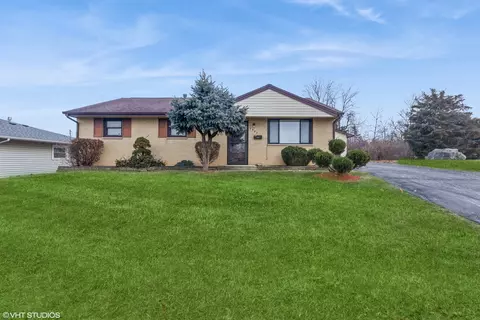 7855 Woodridge Dr, Woodridge, IL 60517