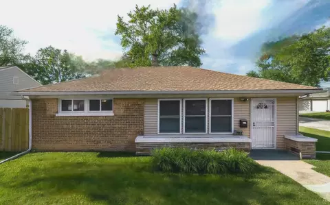 2104 Spruce Rd, Homewood, IL 60430