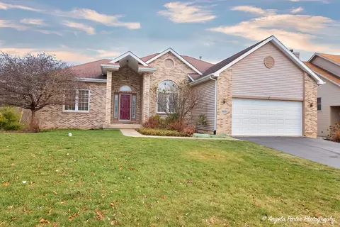3631 Creekside Ct, Winthrop Harbor, IL 60096