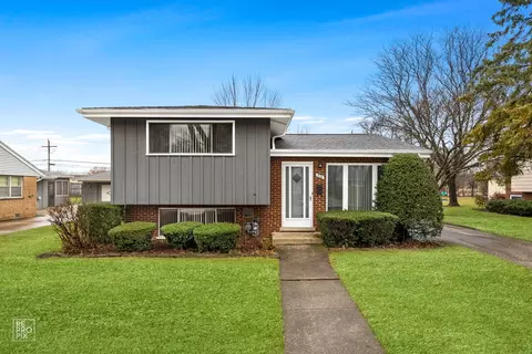 15 W576 Victory Pkwy, Elmhurst, IL 60126