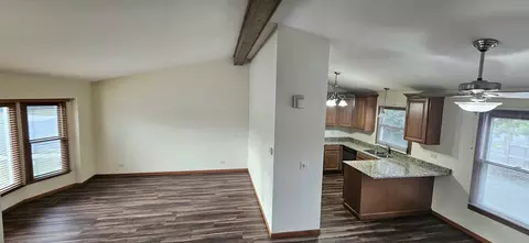 Living - 903 Willowbrook Dr, Wheeling, IL 60090 photo 3 of 4