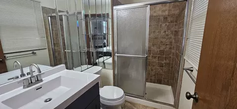 Bath - 903 Willowbrook Dr, Wheeling, IL 60090 photo 2 of 4