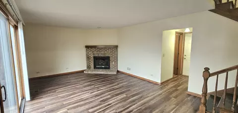 Living - 903 Willowbrook Dr, Wheeling, IL 60090 photo 4 of 4