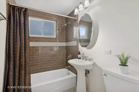 Bath - 601 Long Rd, Glenview, IL 60025 photo 1 of 2