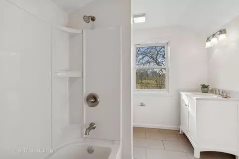 Bath - 601 Long Rd, Glenview, IL 60025 photo 2 of 2