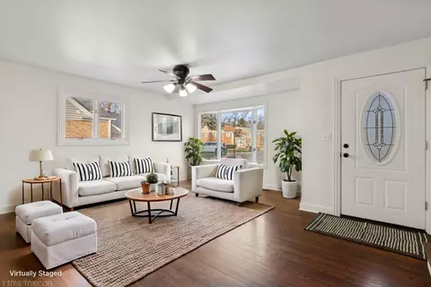 Living - 601 Long Rd, Glenview, IL 60025 photo 2 of 5