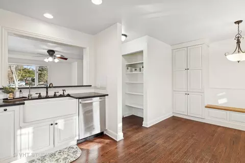 Kitchen - 601 Long Rd, Glenview, IL 60025 photo 2 of 4
