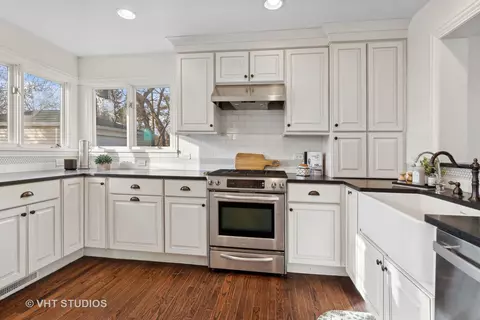 Kitchen - 601 Long Rd, Glenview, IL 60025 photo 3 of 4