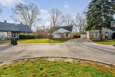 Exterior - 601 Long Rd, Glenview, IL 60025 photo 2 of 3