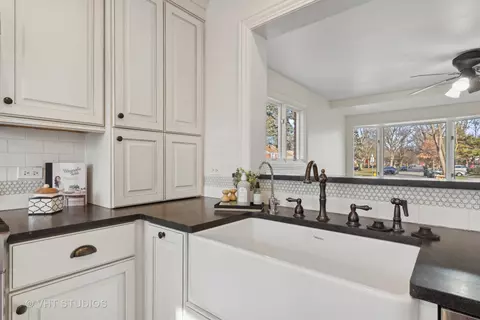 Kitchen - 601 Long Rd, Glenview, IL 60025 photo 4 of 4