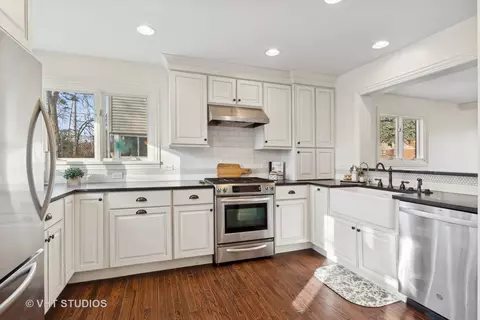 Kitchen - 601 Long Rd, Glenview, IL 60025 photo 1 of 4