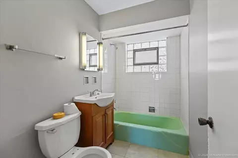 Bath - 256 E 148th St, Harvey, IL 60426 photo 1 of 4