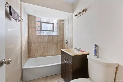 Bath - 256 E 148th St, Harvey, IL 60426 photo 4 of 4