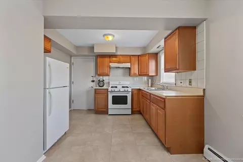 Kitchen - 256 E 148th St, Harvey, IL 60426 photo 4 of 4