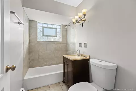Bath - 256 E 148th St, Harvey, IL 60426 photo 2 of 4