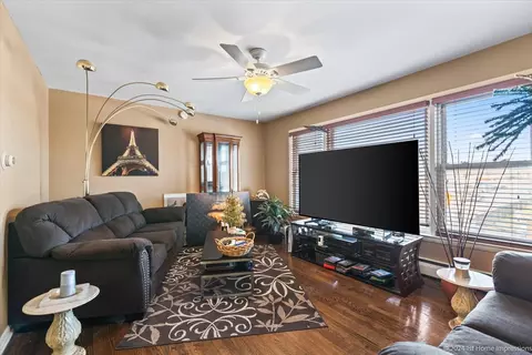 Living - 256 E 148th St, Harvey, IL 60426 photo 2 of 3
