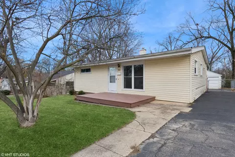 151 N Prairie Ave, Mundelein, IL 60060