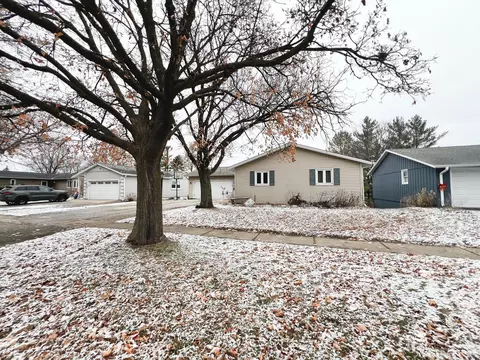 670 W Main St, Cary, IL 60013