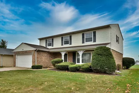 1907 E Avon Ln, Arlington Heights, IL 60004