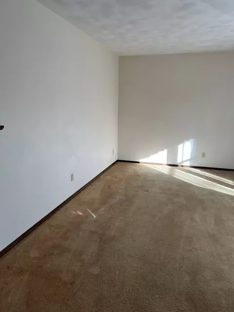 2738 Deer Path Trl, Freeport, IL 61032 photo 7