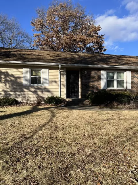 2738 Deer Path Trl, Freeport, IL 61032 photo 2