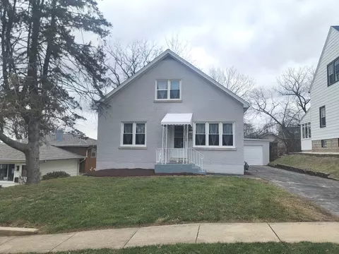 415 Holmes St, Lemont, IL 60439