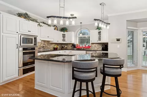 2708 Fox River Ln, Naperville, IL 60565 photo 5
