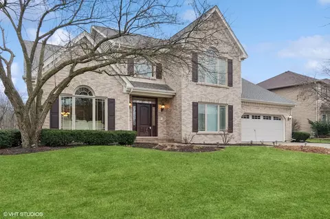 2708 Fox River Ln, Naperville, IL 60565