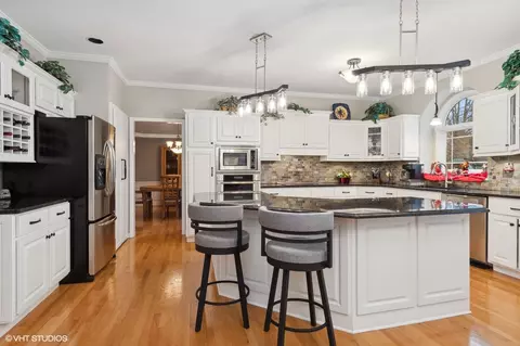 2708 Fox River Ln, Naperville, IL 60565 photo 8