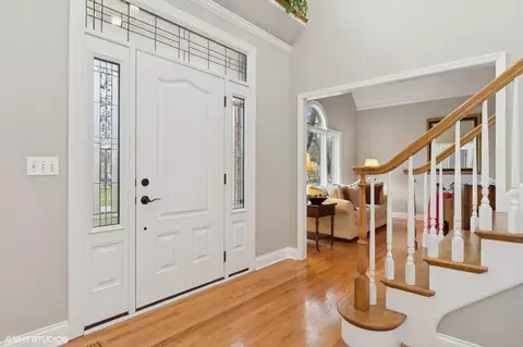2708 Fox River Ln, Naperville, IL 60565 photo 2