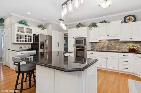 2708 Fox River Ln, Naperville, IL 60565 photo 6